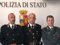 Da sinistra: rappresentanti della Polizia di Stato, Carabinieri e Guardia di Finanza