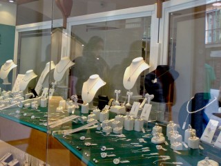 Un negozio di gioielli