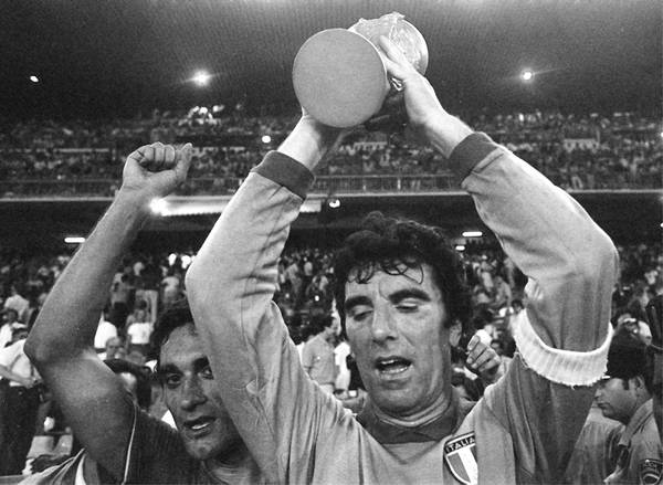 11 luglio 1982: Zoff alza la coppa