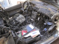 L'abitacolo dell'auto esplosa in via Paisiello