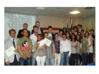 gli alunni della 4 B Mercurio del Corinaldesi premiati da Confindustria Ancona per "Learning by doing"
