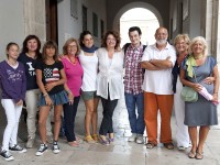 La signora Giuliana Bezzi Balducci di Brescia con i parenti sotto il municipio di Senigallia