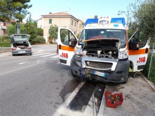 Incidente tra auto e ambulanza a Corinaldo
