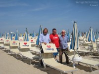 Ombrelloni chiusi: protesta di agosto 2012 dei bagnini di Senigallia contro la direttiva Bolkestein