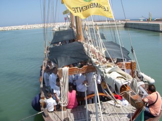 La Goletta Verde di Legambiente al porto di Senigallia