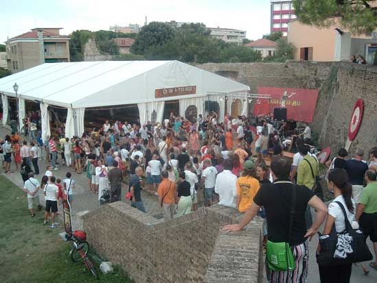 Punto ristoro del Summer Jamboree di Senigallia, a fianco della Rocca roveresca