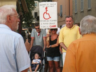 Protesta famiglie con disabili a Senigallia