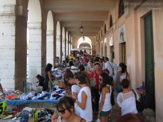 Mercato ai Portici Ercolani di Senigallia