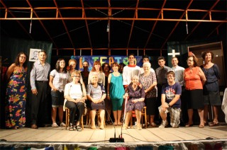 foto di gruppo "Il teatro non ha età" a Montignano di Senigallia