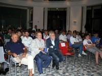 Il pubblico intervenuto alla presentazione del libro di Enzo Pettinelli alla Rotonda a Mare di Senigallia