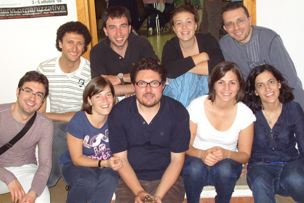 Don Filippo insieme ai giovani della Parrocchia della 'Pace'