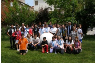 I ragazzi del Tennistavolo con la "grande "pallina"