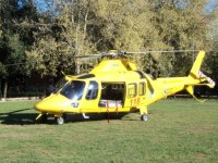 L'eliambulanza da Torrette intervenuta al bocciodromo delle Saline per trasportare l'uomo colpito da malore