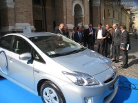 Toyota Motor Italia dà un'auto ibrida al Comune di Senigallia