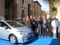 Toyota Motor Italia dà un'auto ibrida al Comune di Senigallia