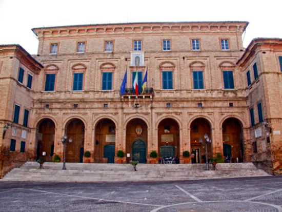 Il palazzo municipale di Ostra