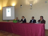 Simona Guerra, seconda da sinistra, presenta il suo volume "Bianco e oscuro"