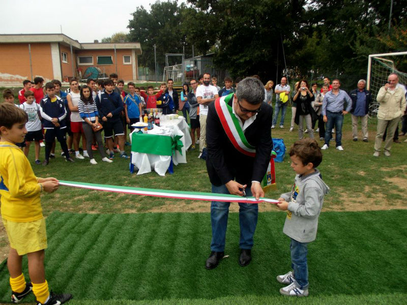 Taglio del nastro per il nuovo campo sintetico di calcetto a Pianello d'Ostra
