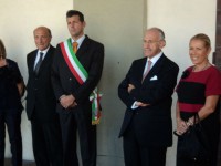 Il sindaco Mangialardi con alcuni membri della famiglia Fiorini