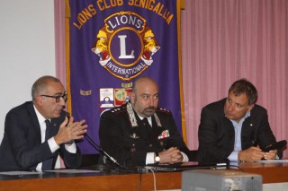 Gasparetti, Marinaccio a Pagliari (da sinistra a destra) nell'incontro al Lions sulla legalità