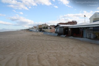 I danni della mareggiata: paratie divelte in zona Ponterosso