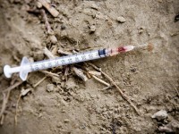 Siringa abbandonata dopo l'assunzione di eroina