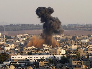 Bombardamenti su Gaza