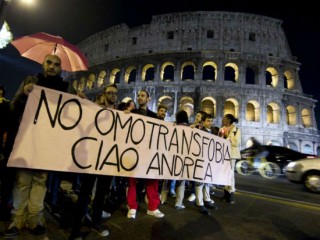 Fiaccolata contro l'omofobia a Roma dopo il suicidio del 15enne deriso dai compagni