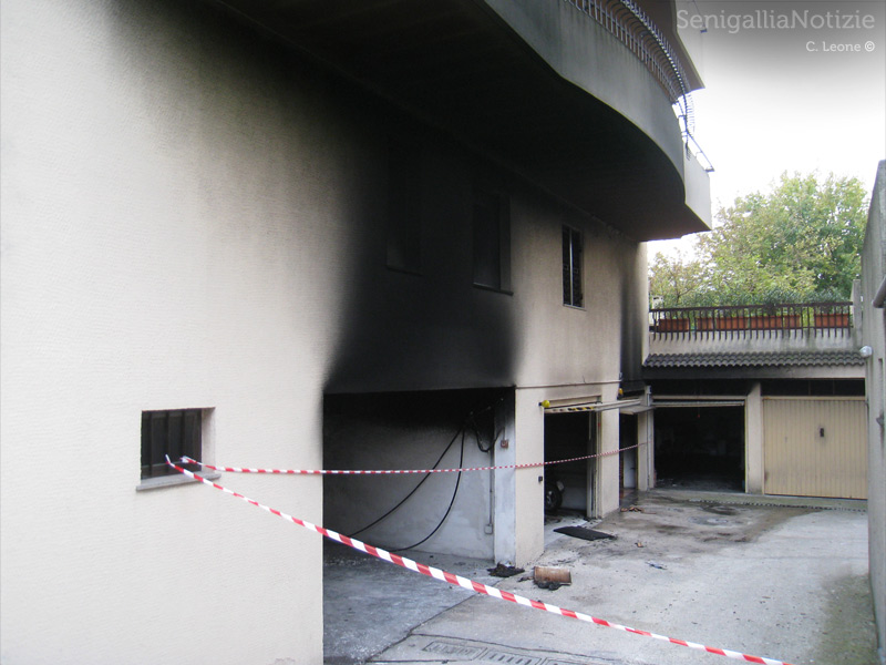 L'incendio sviluppatosi dopo l'esplosione ha reso inagibile il palazzo
