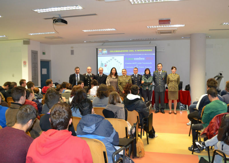 L'incontro con le forze armate all'Istituto "Padovano" di Senigallia