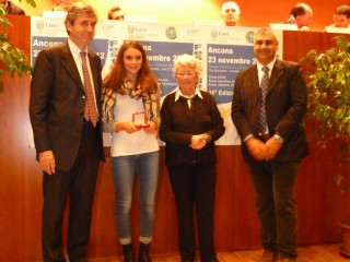 Linda Rossi riceve il 'Premio atleta esemplare'