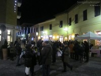 "Aspettando il Natale" 2012: assaggi offerti dai commercianti di via San Martino, Cesare Battisti e piazza Saffi