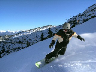 Snowboarder in azione