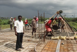 La scuola di Don Alex in costruzione in India