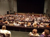 Una panoramica del pubblico prima dell'inizio del concerto dei Nomadi