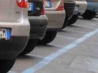Parcheggi a pagamento, automobili, strisce blu