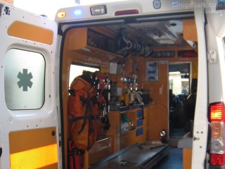 Ambulanza, pronto soccorso, cure mediche, emergenza