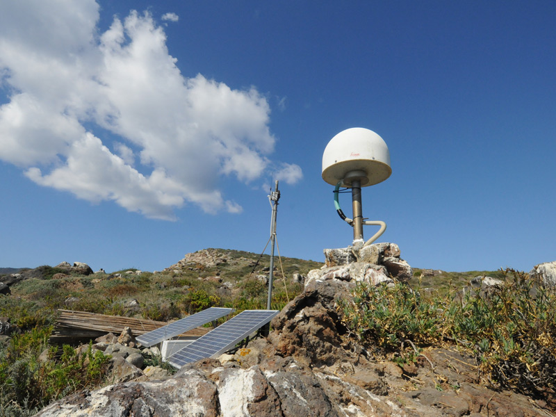 Референсная базовая станция. Базовая станция гнсс. Gps станция. Gps ореон. Базовая станция gnss.