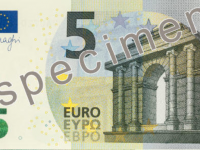 Un esempio della nuova banconota da 5 euro