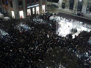 Beppe Grillo e il Movimento Cinque Stelle riempiono piazza Roma ad Ancona per lo tsunami tour
