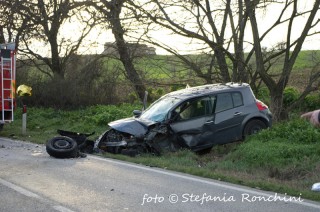 Incidente a Pianello di Ostra, lungo la SP Arceviese. Foto di Stefania Ronchini