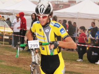 Alessandro Virgili impegnato nel ciclocross