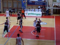 Mirco Pierantoni della Pallacanestro Goldengas Senigallia a rimbalzo