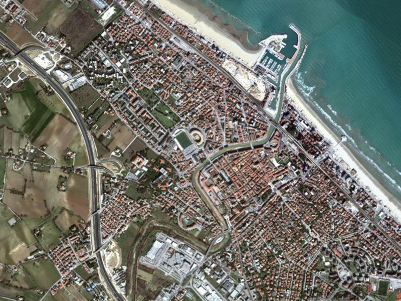 La città di Senigallia vista dal satellite