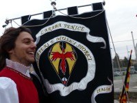 Uno sbandieratore del Gruppo Storico "Araba Fenice" di Corinaldo