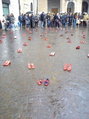Senigallia, scarpe rosse contro la violenza sulle donne - Foto tratta da Facebook