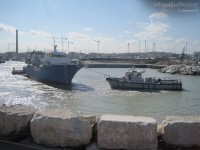Sgombero ex-Navalmeccanico: l'ultimo scafo si incaglia sul fondale di Senigallia