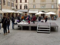 Genitori in Piazza Roma contro i tagli alla spesa nelle mense scolastiche