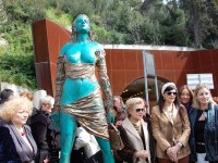 La statua di Ancona "Violata" al centro di polemiche e proteste