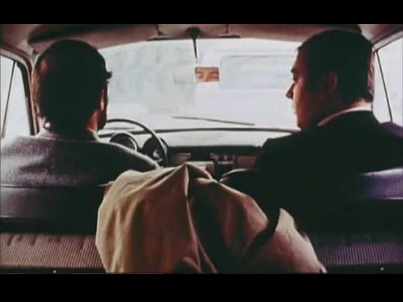Una scena del film di Rainer W. Fassbinder "Perché il signor R. è colto da follia improvvisa?" (88', 1969)
